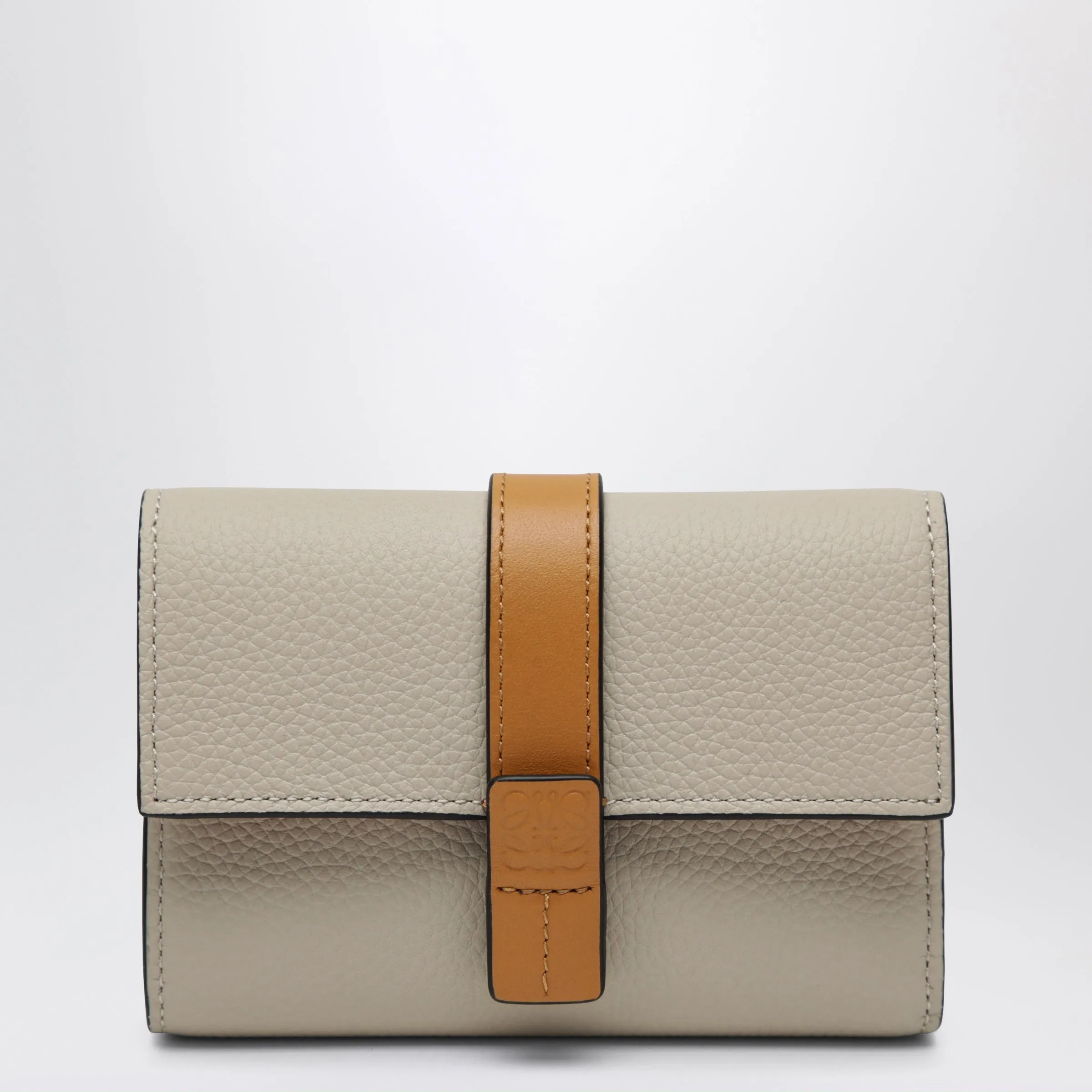 Loewe Small vertical wallet in Light Oat / Honey grained leather